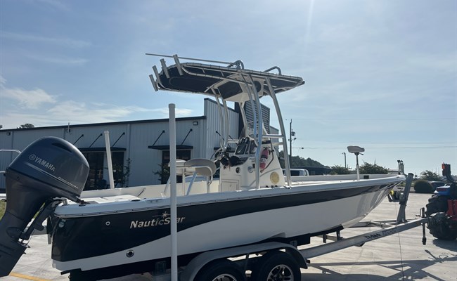 2017 Nautic Star 2140